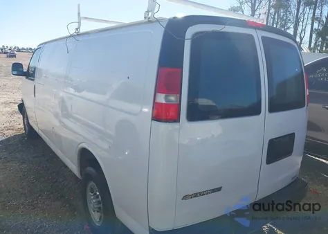 2017 Chevrolet Express 2500 Work Van z USA, uszkodzony, nr VIN 1GCWGBFF5H1117401